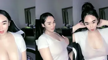 Aktris Mango Live Pamer Dada Besar
