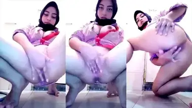 Gadis Jilbab Kesepian Colmek Memek Banjir