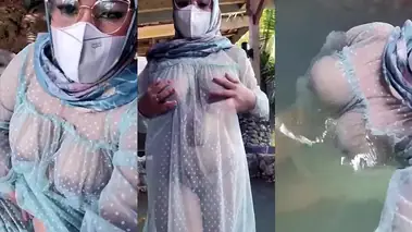 Jilbab Transparan Di Kolam Renang Basah